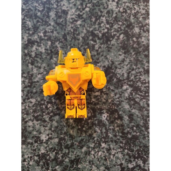 Lego Nexo Knights Minifigures and Shield Lot - Harpy, Ultimate Axl - Picture 10 of 12